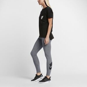 Nike Women’s Sportswear Legging (carbon heather) - Size Small